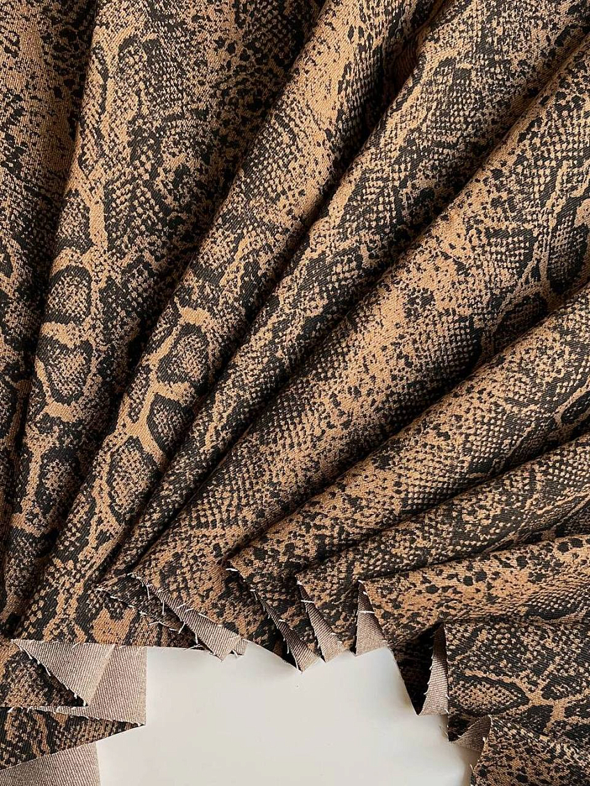 Костюмная ткань топленое молоко + деним snake print