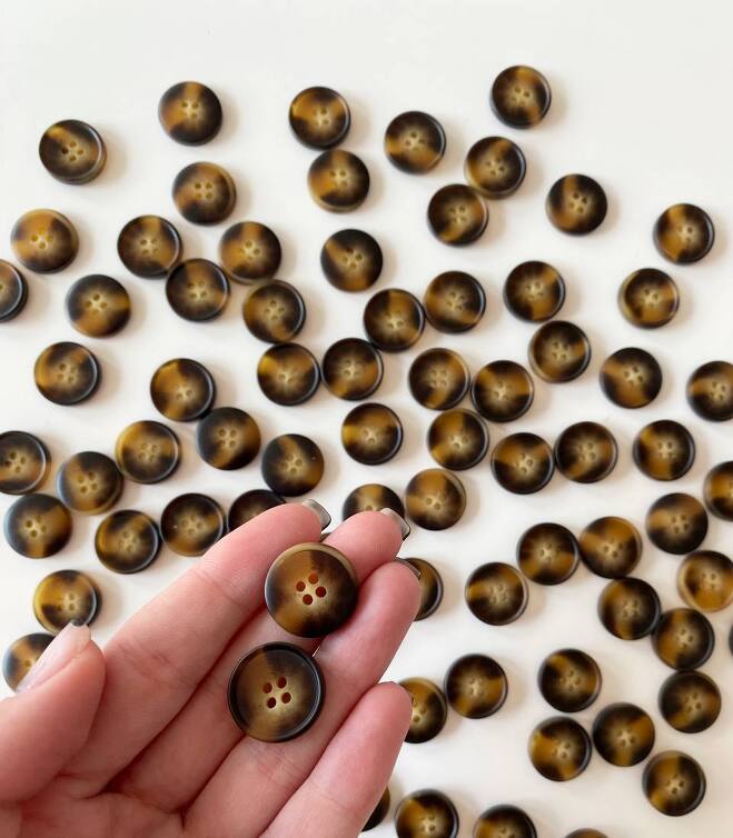 Пуговицы янтарь 18мм